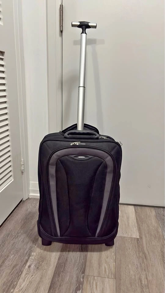 Slim vertical roller laptop case Targus