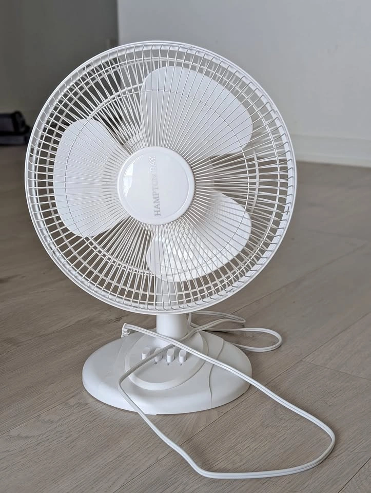 Hampton Bay Table Fan – White