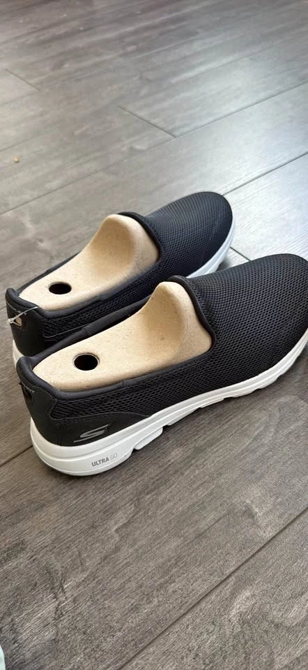 Skechers GoWalk Women's Size 9 Shoes