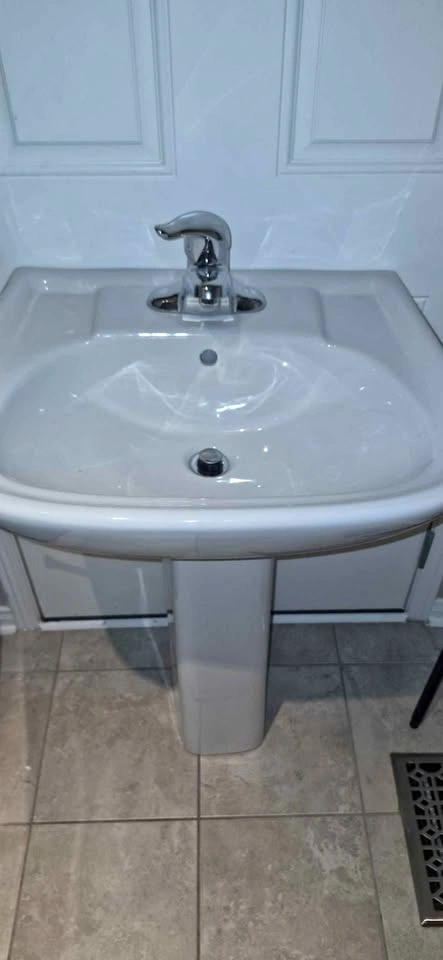 Pedestal sink