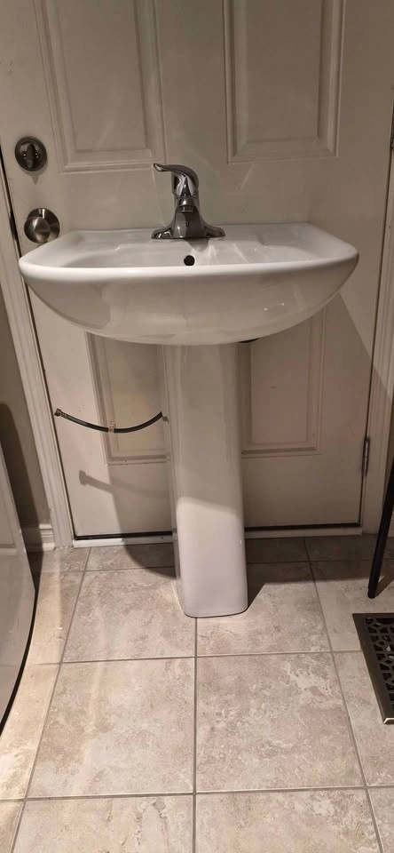 Pedestal sink - photo 3