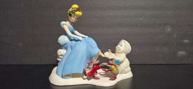 Snowbabies - "If The Shoe Fits..." Cinderella RARE - Dept. 56