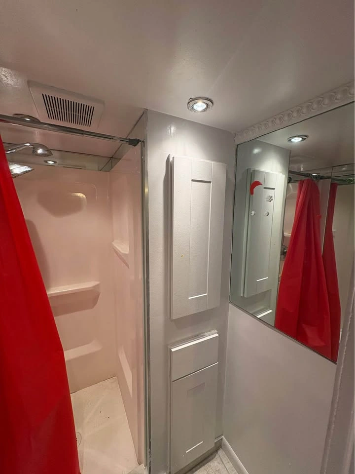 TWO bedroom basement - photo 4
