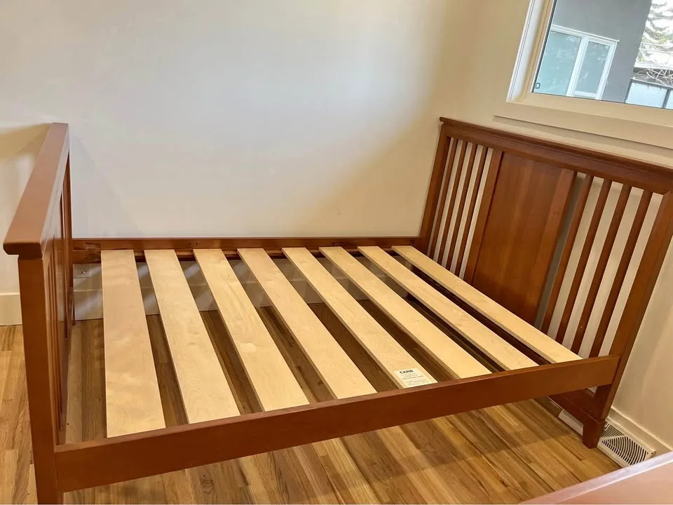 Dutailier Full/Double Bed - Convertible Crib thumbnail
