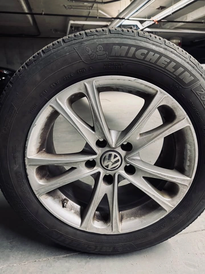 Michelin Premier LTX 235/60R18 Summer Tires with VW Rims - photo 3