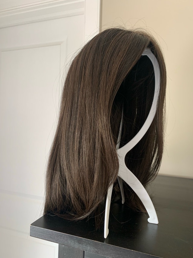 BRAND NEW Rene of Paris synthetic wig - photo 4