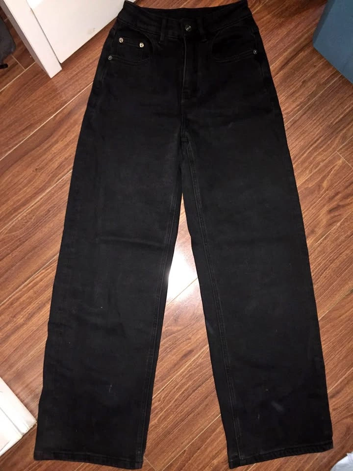 Black baggy jeans