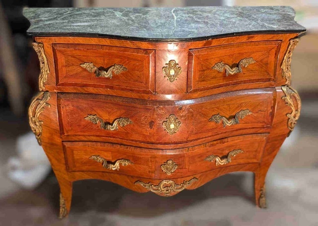Early 20th-Century French Rococo-Style Bombé Tombeau Commode