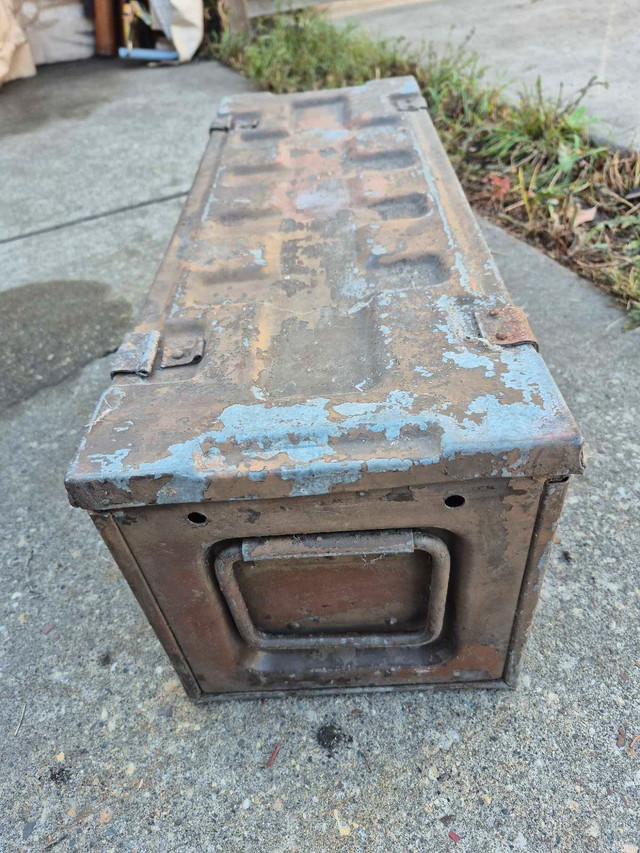 Vintage 1970 British Military Ammo/Transit Box - photo 2