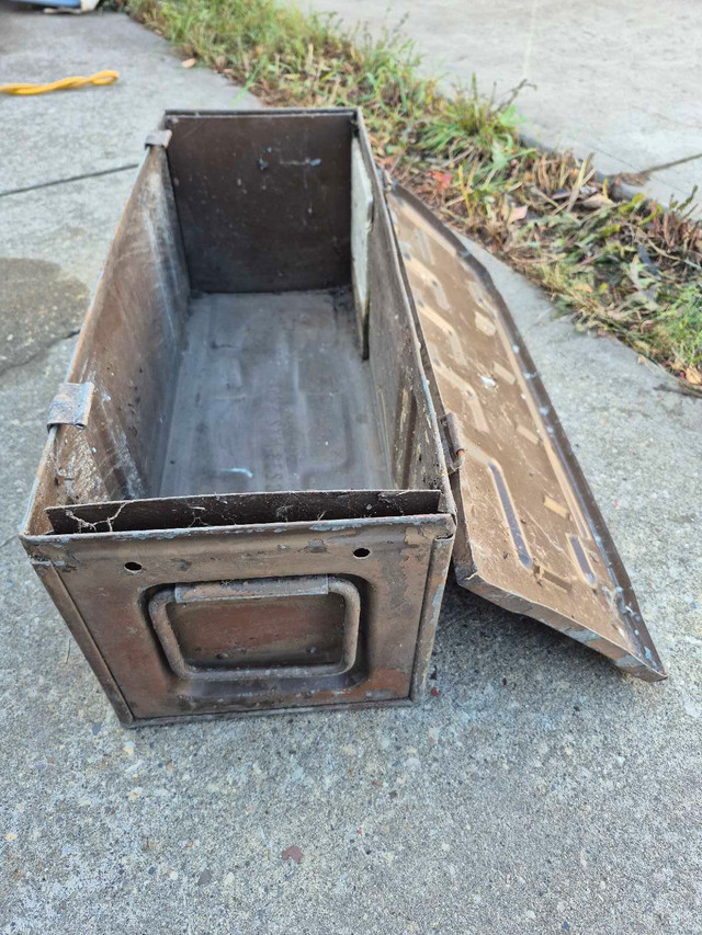 Vintage 1970 British Military Ammo/Transit Box - photo 3