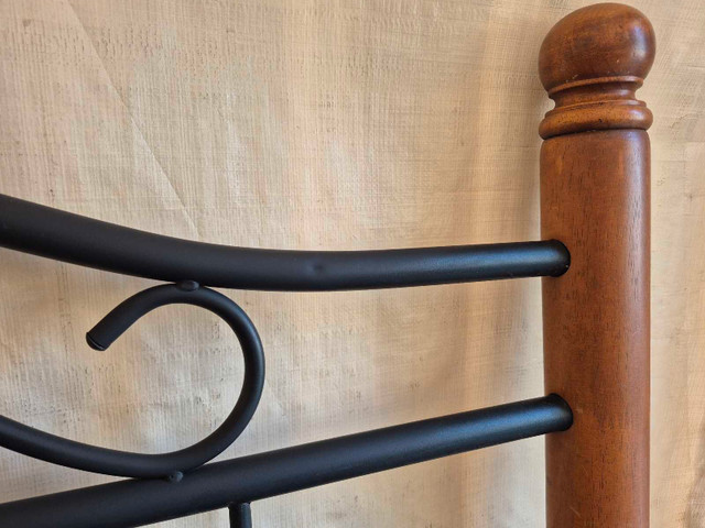 Queen Headboard & Footer - photo 2