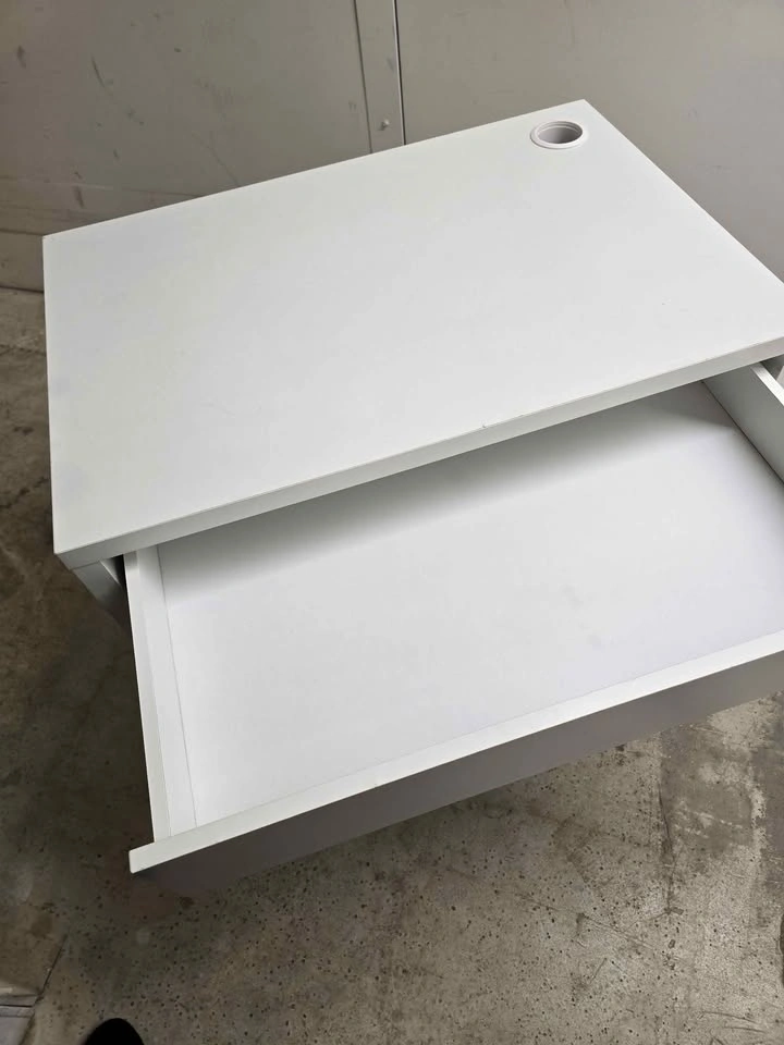 IKEA MICKE Desk - White - photo 2