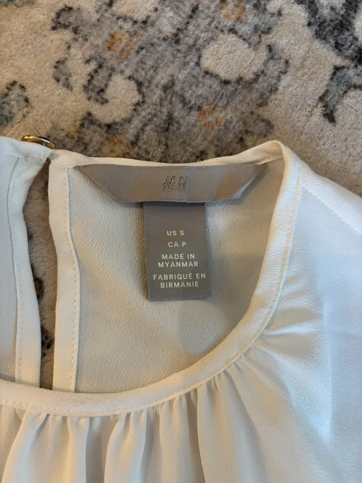 H&M White Long Sleeve Blouse – Size S - photo 2