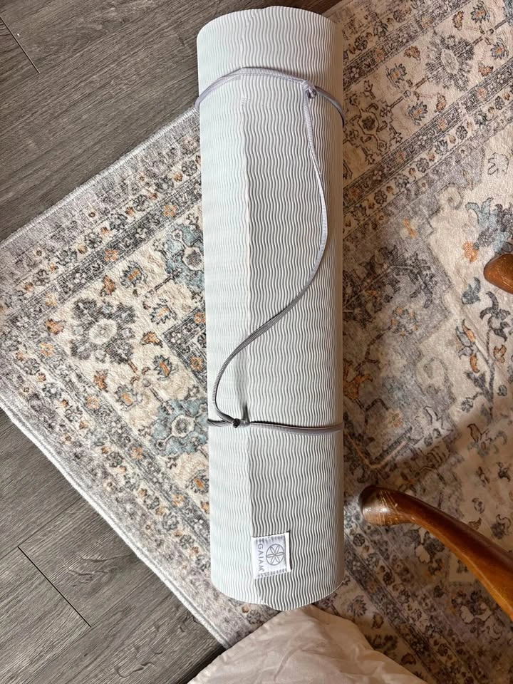 Gaiam Yoga Mat with Carry Strap – Good Condition