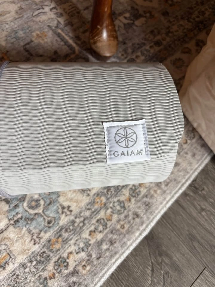 Gaiam Yoga Mat with Carry Strap – Good Condition - photo 2