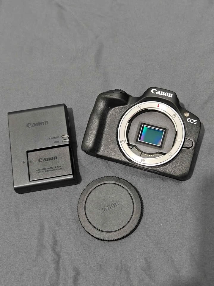 Canon R50 Body