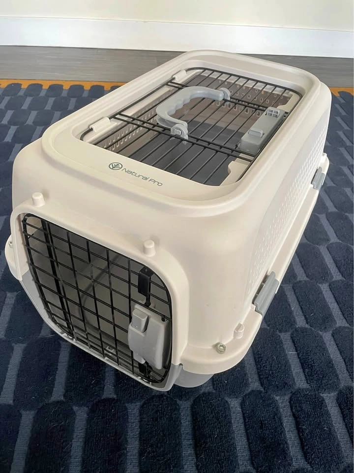 Pet kennel / Travel Crate