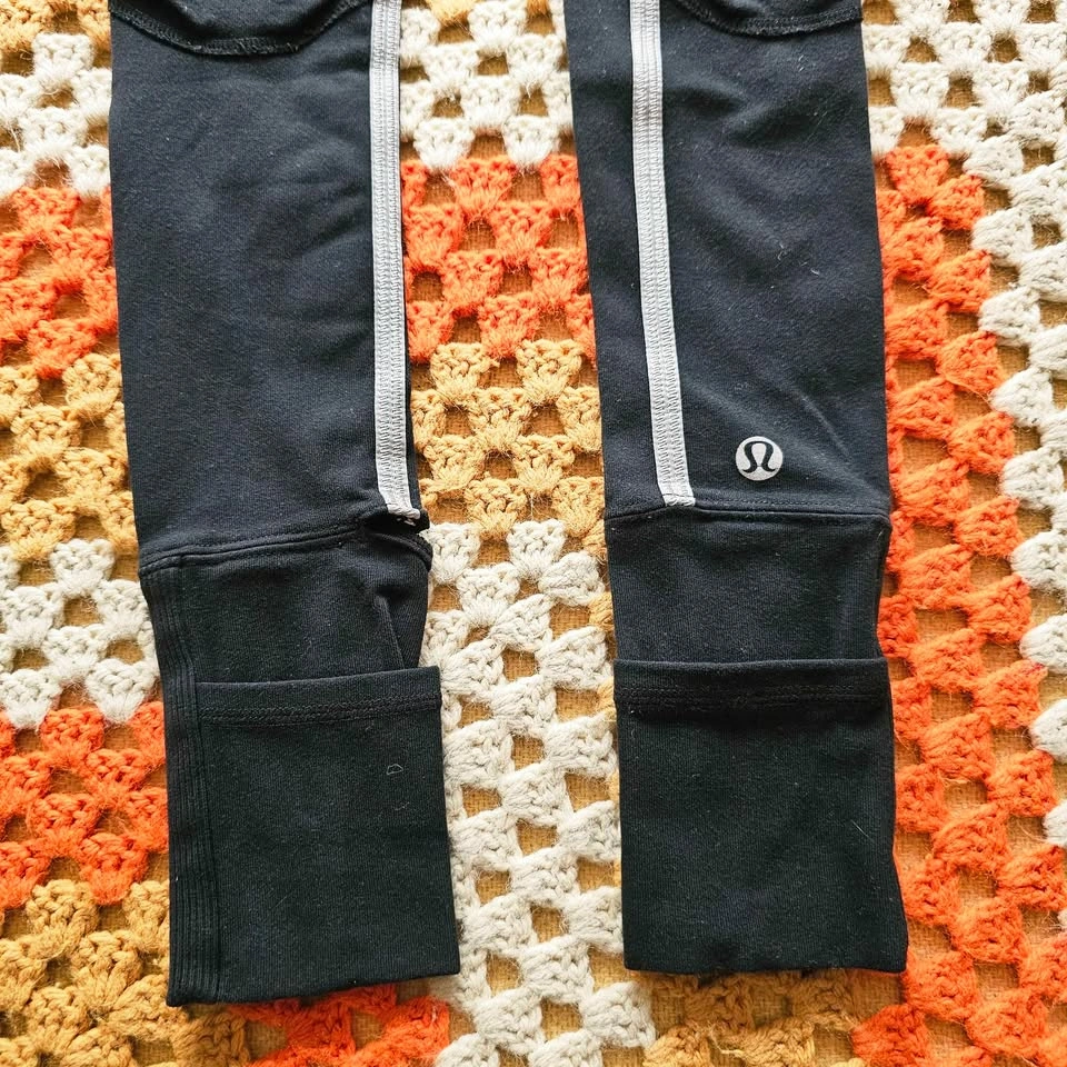 Lululemon Arm Warmers with Watch Slit and Pocket S/M - photo 3