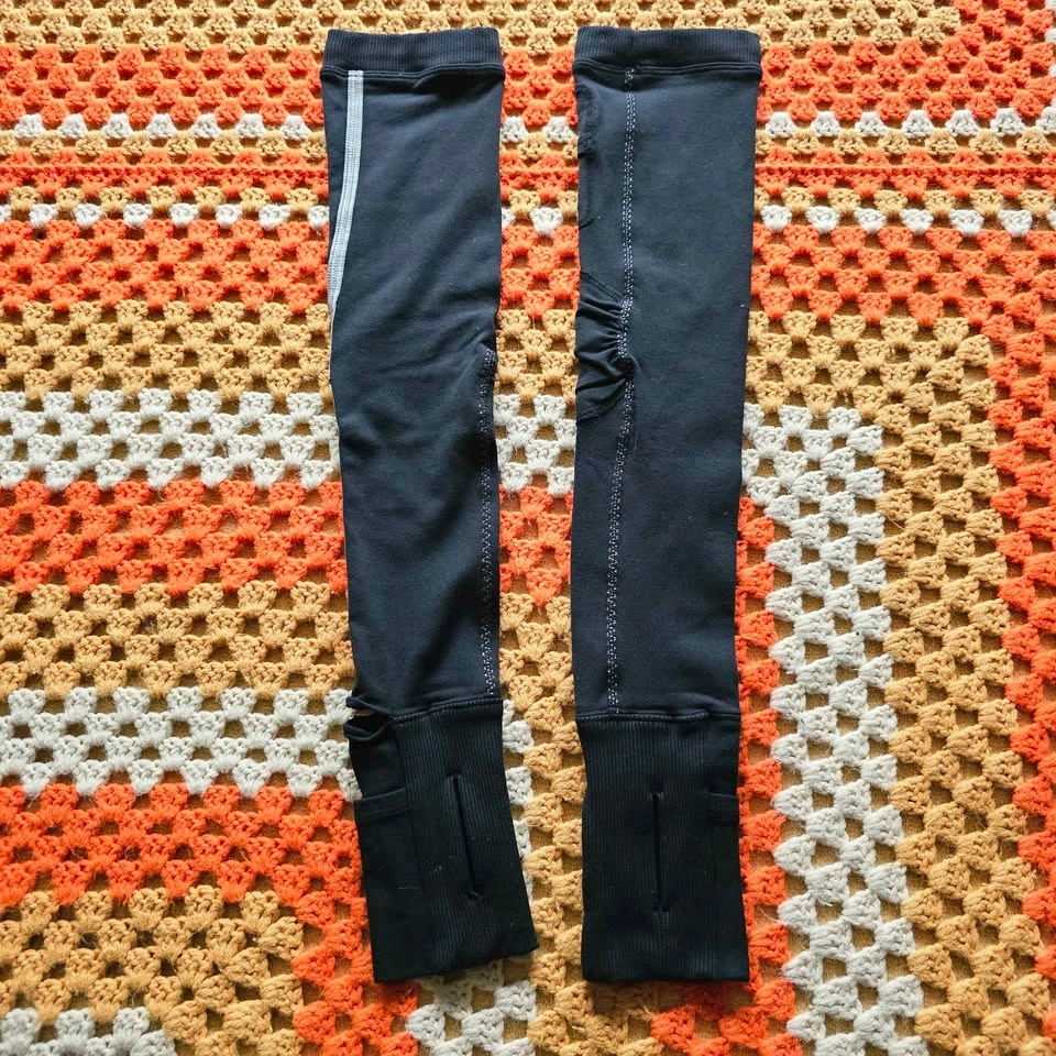Lululemon Arm Warmers with Watch Slit and Pocket S/M - photo 4