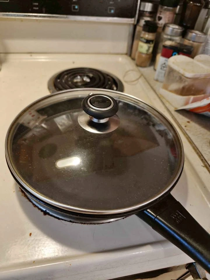 ZWILLING Non-Stick Pans – 30cm & 25cm + Glass Lid