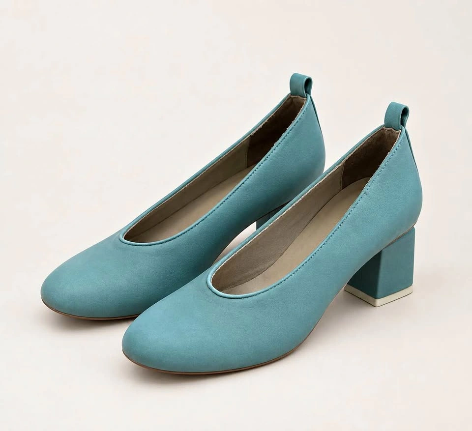 BRAND NEW// EU38//Gray Matters Blue Leather Block Heel Pumps