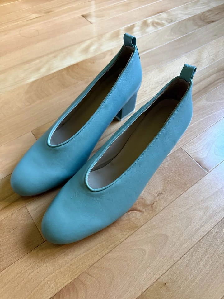BRAND NEW// EU38//Gray Matters Blue Leather Block Heel Pumps - photo 2