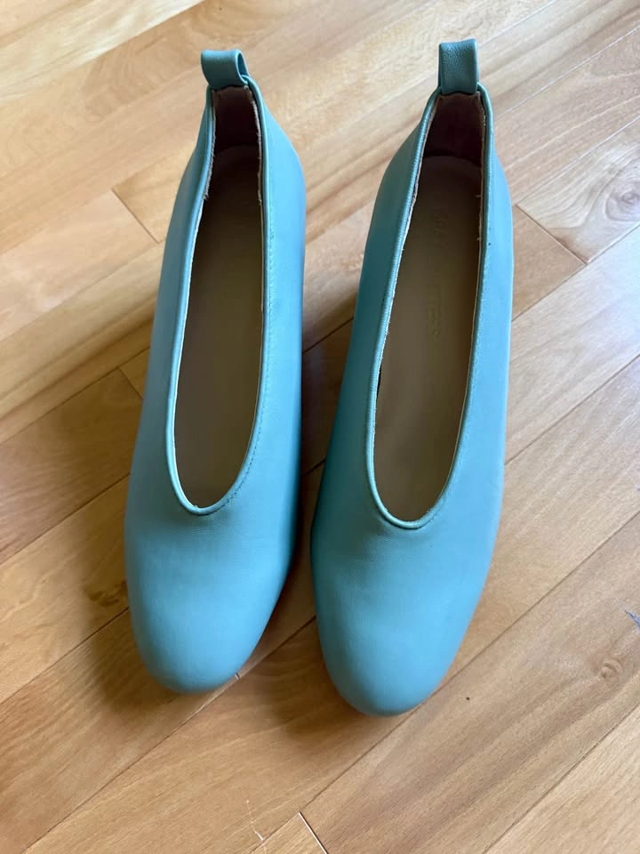 BRAND NEW// EU38//Gray Matters Blue Leather Block Heel Pumps - photo 3