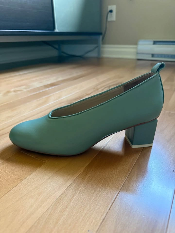 BRAND NEW// EU38//Gray Matters Blue Leather Block Heel Pumps - photo 5