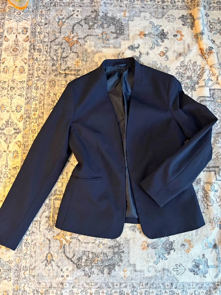 GU Women’s Navy Blazer – Japan Size M