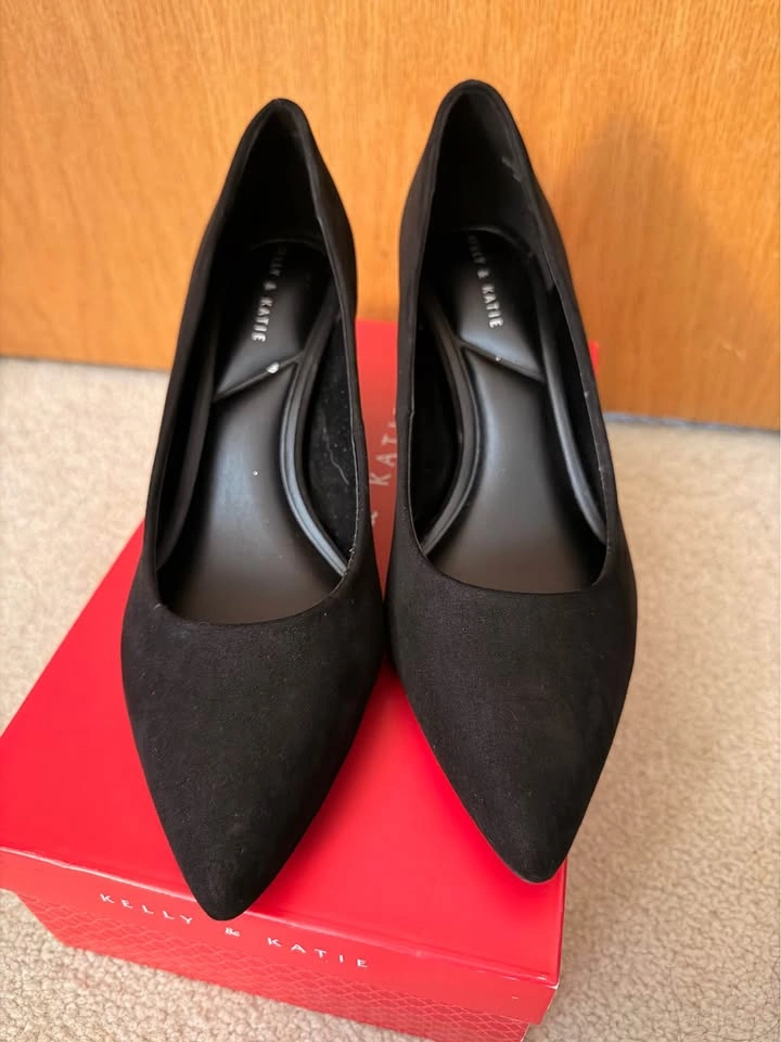 Black Heels Size 8 - photo 2