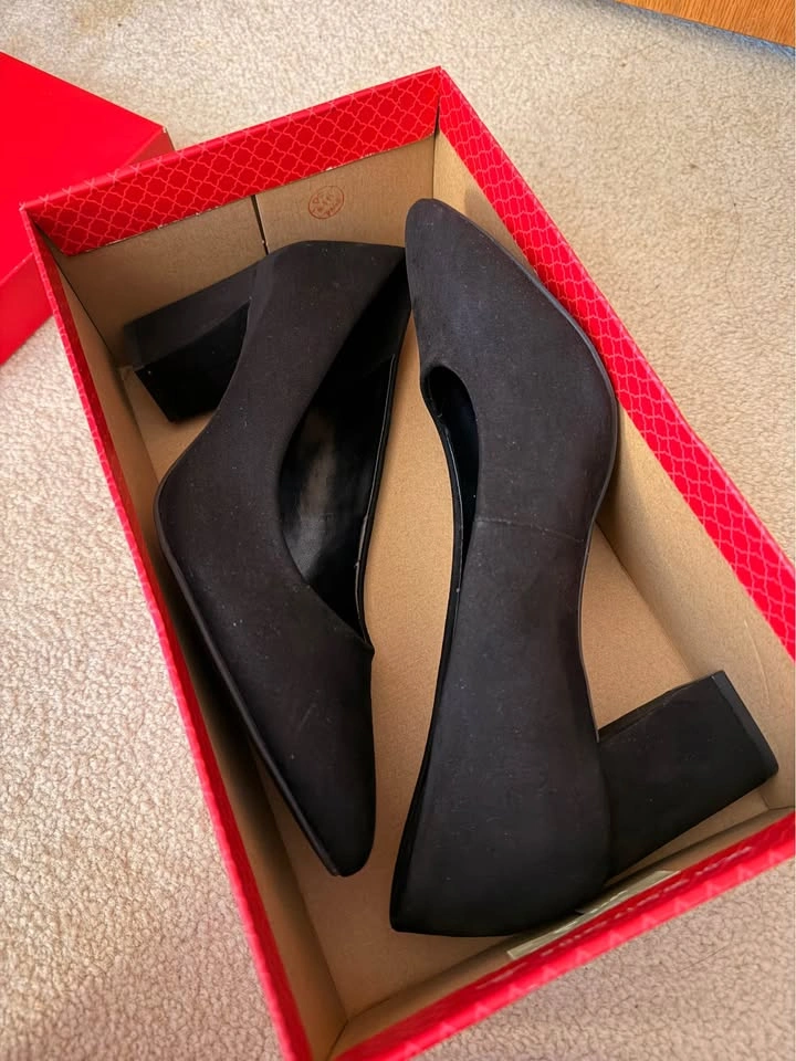 Black Heels Size 8 - photo 3
