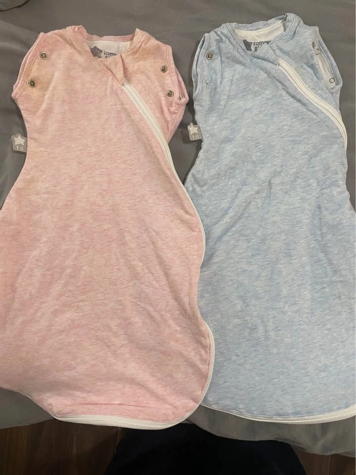 Baby changing table, swaddle, carrier and more - photo 2