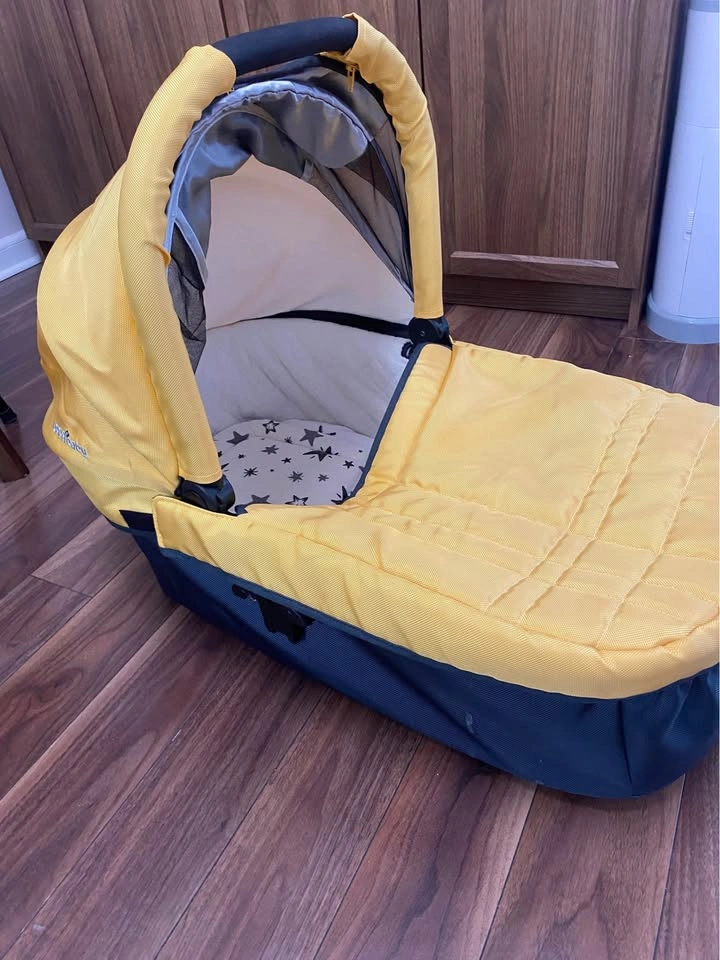 Baby changing table, swaddle, carrier and more - photo 3