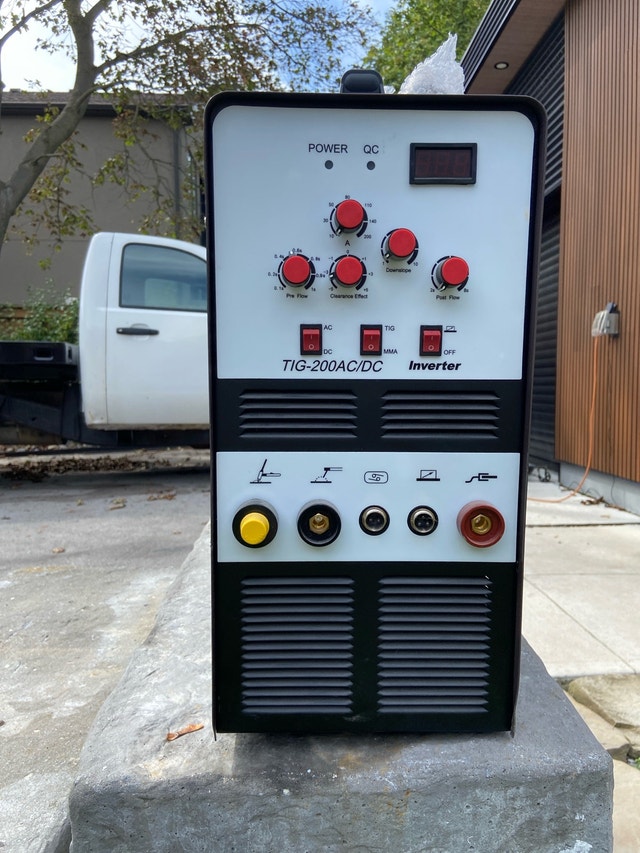 Brand new -Lotos AC/DC 200 TIG/Stick Welder