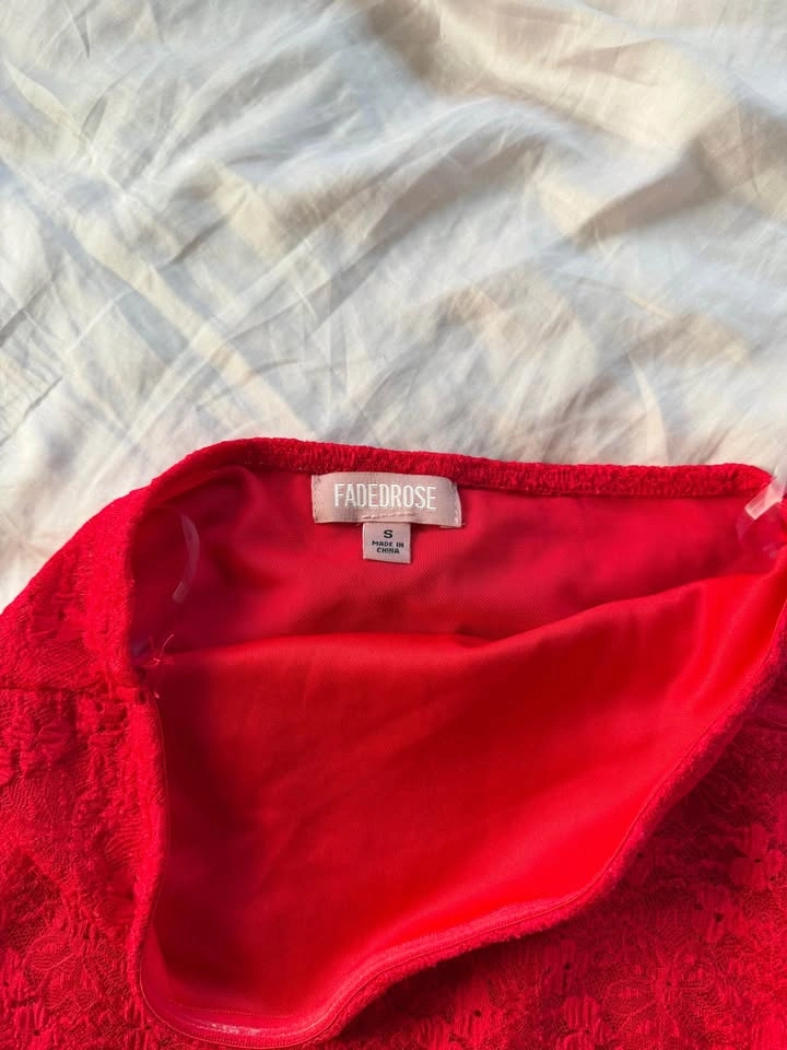 red mesh lace tube top - photo 3