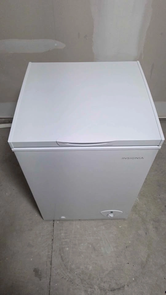 Insignia 3.5 Cu. Ft. Garage Ready Chest Freezer - photo 3