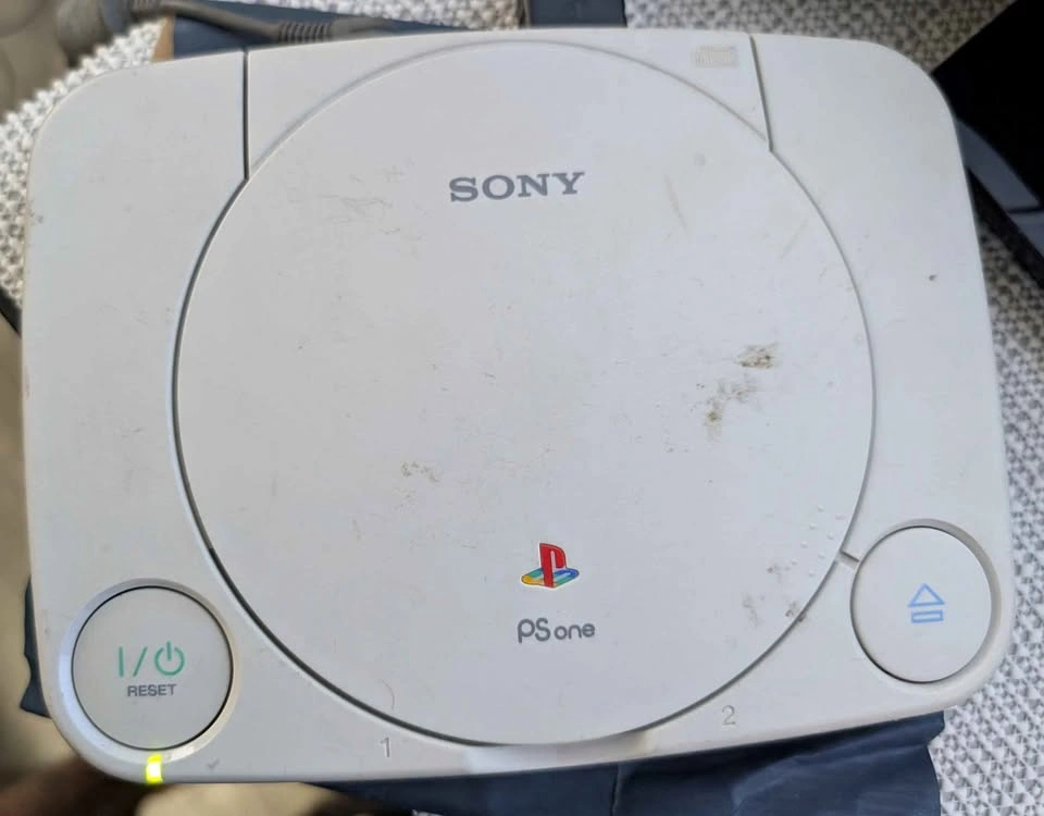 Sony PSOne / PlayStation 1 Console + 3 Controllers + Cables