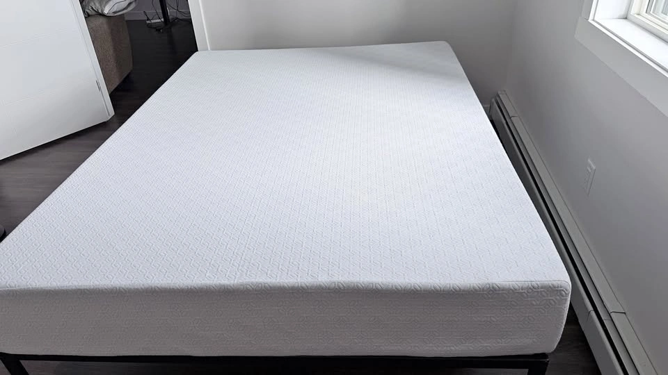 Zinus Queen 10-Inch Green Tea Cooling Gel Memory Foam Mattress