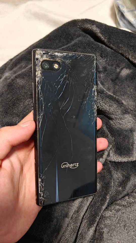 Broken Unihertz Titan Slim - photo 2