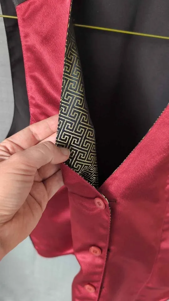 Reversible Gold Geometric and cherry Red Satin Vest - photo 3