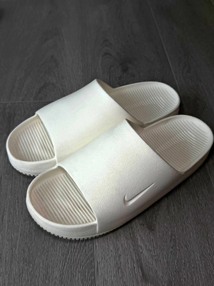 Nike Calm Slides US 9.5