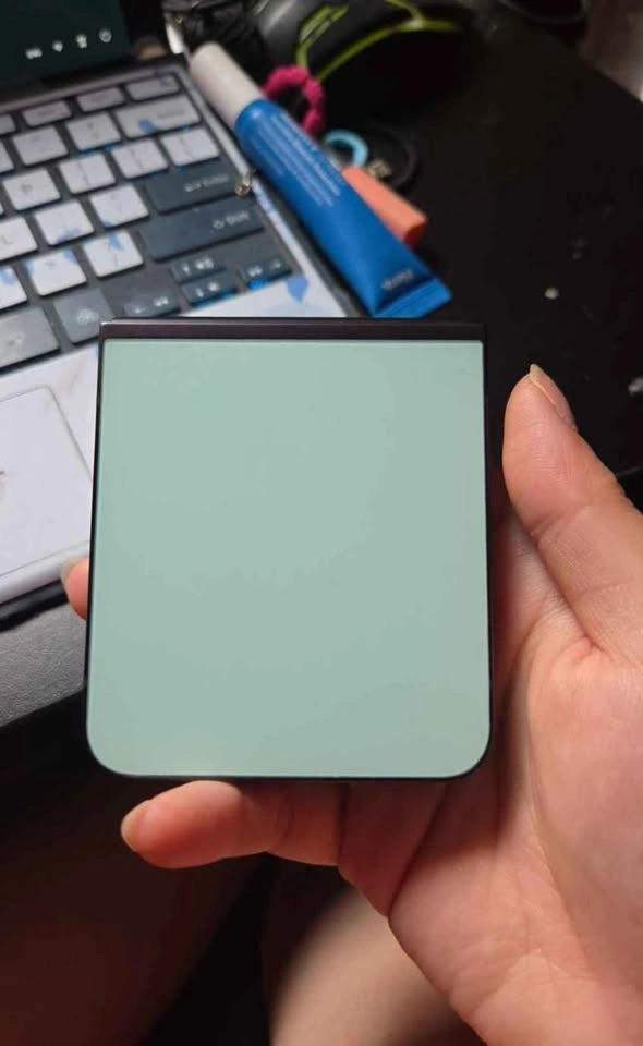 Samsung Galaxy ZFlip 6 mint green - photo 5
