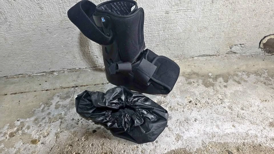 Removable boot cast