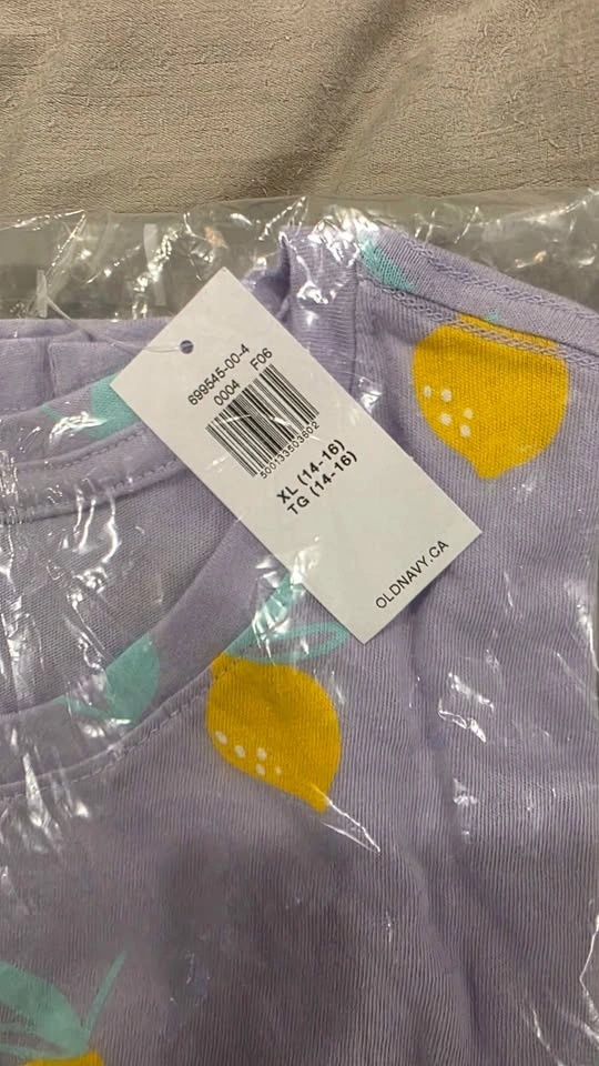 Girls Old Navy T-shirt - photo 2