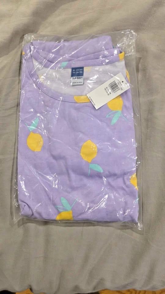 Girls Old Navy t-shirts