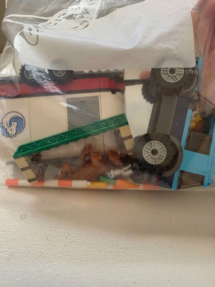LEGO City Horse Transporter 60327 - photo 3