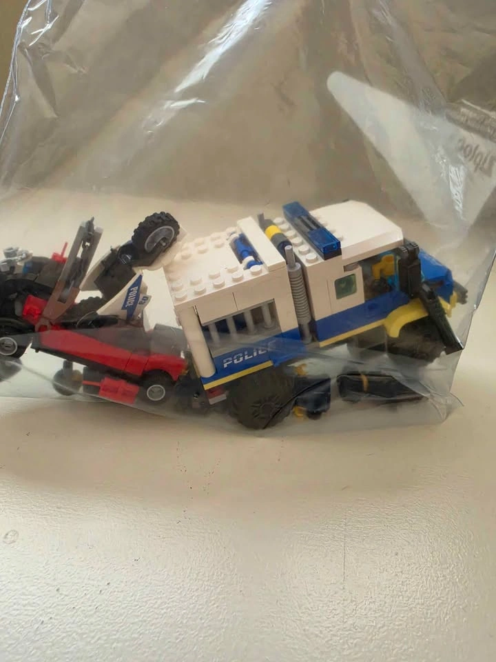 LEGO City 60276 Police Prisoner Transport - photo 3