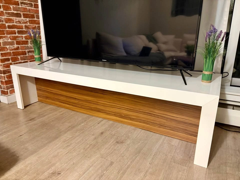 High Gloss Laminate TV Stand / Console Table - Good Used Conditi - photo 2