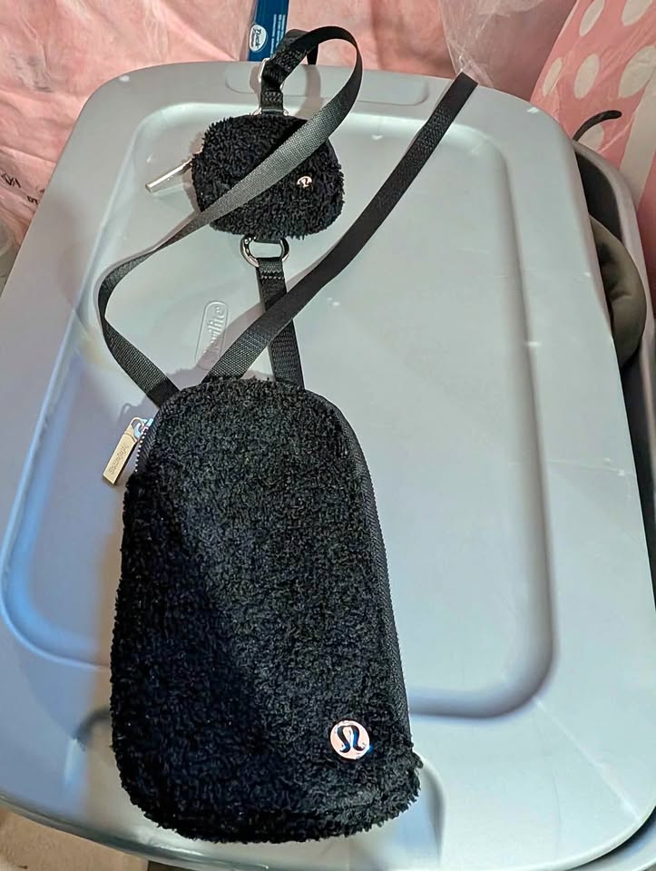BLACK SHERPA LULULEMON PHONE BAG