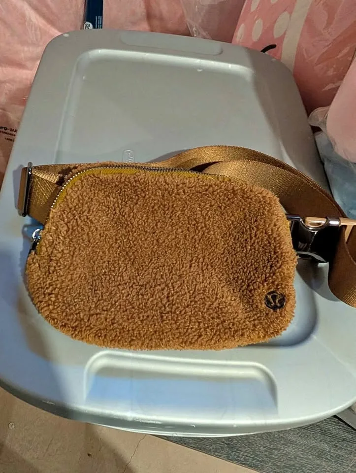 BROWN SHERPA LULULEMON BELT BAG